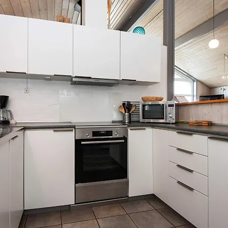 Family-friendly Haven With Pool - By Traum Henne Strand