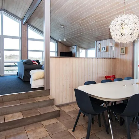 4 Star In Henne Henne Strand