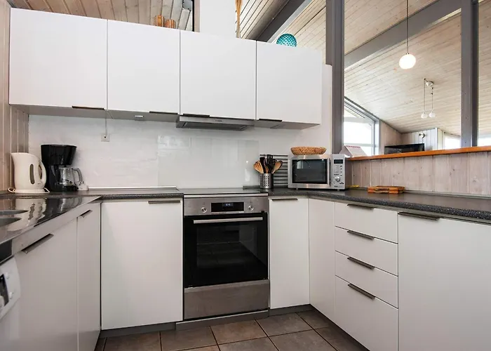 Family-friendly Haven With Pool - By Traum ヘンネ・ストランド